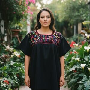 Mexican Embroidered Blouse – Handmade Otomi Floral & Animals Design